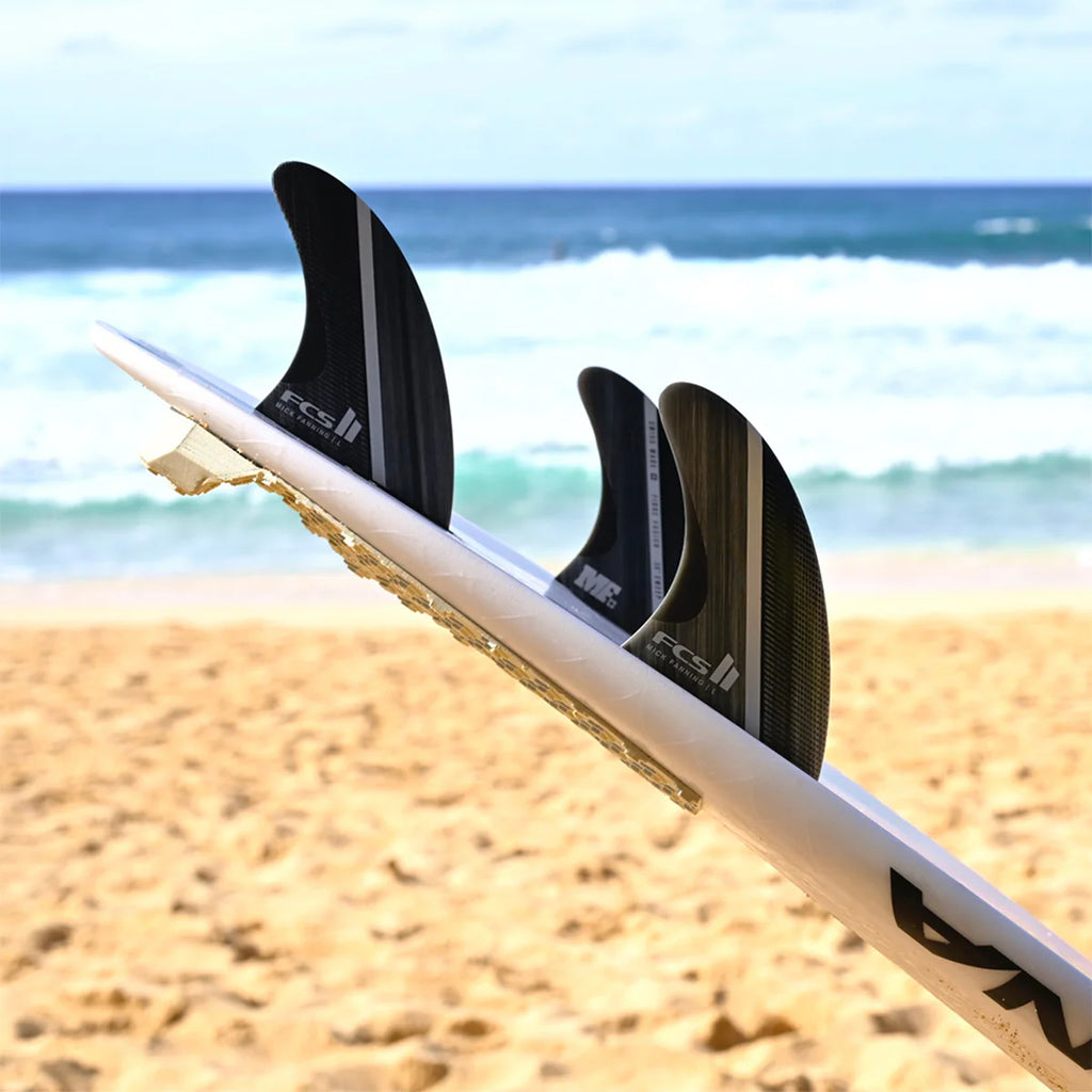FCS II MF Glass Fibre Fusion Smoke/White Medium Tri Retail Fins
