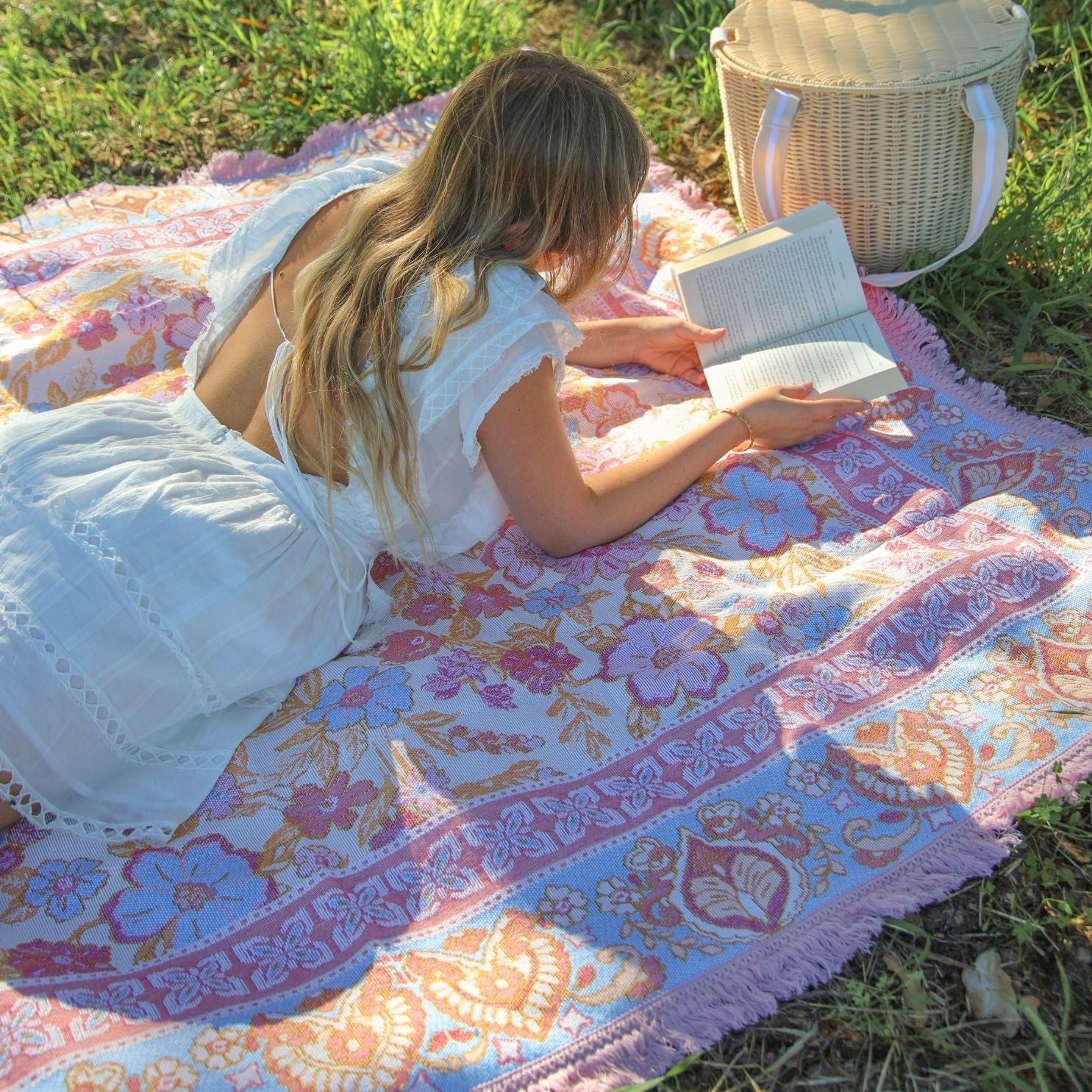 Isla Label Daisy Woven Picnic Rug XL