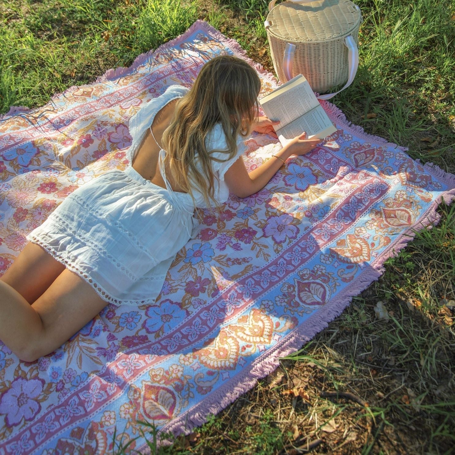 Isla Label Daisy Woven Picnic Rug XL