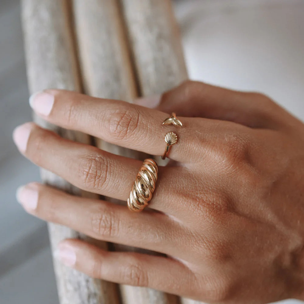 Atolea Croissant Ring