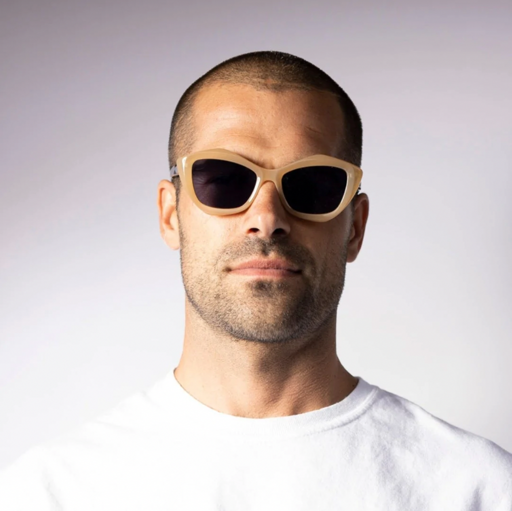 Childe Infinite Gloss Ivory Tort Blue Bio Lens